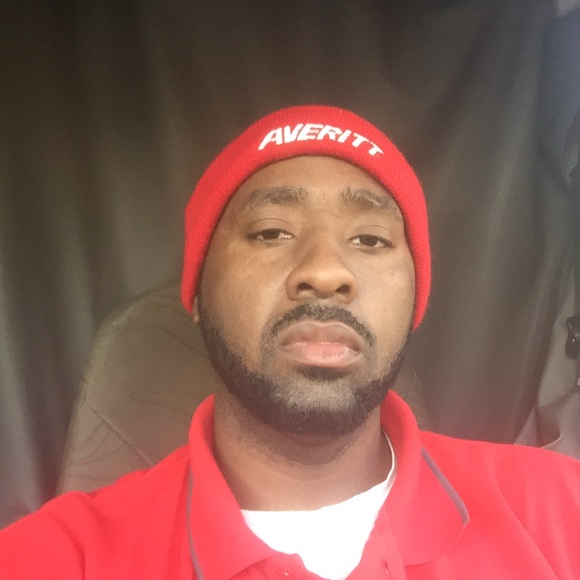 Profile Picture of Justin Holloman (@justin2004) on Poshmark