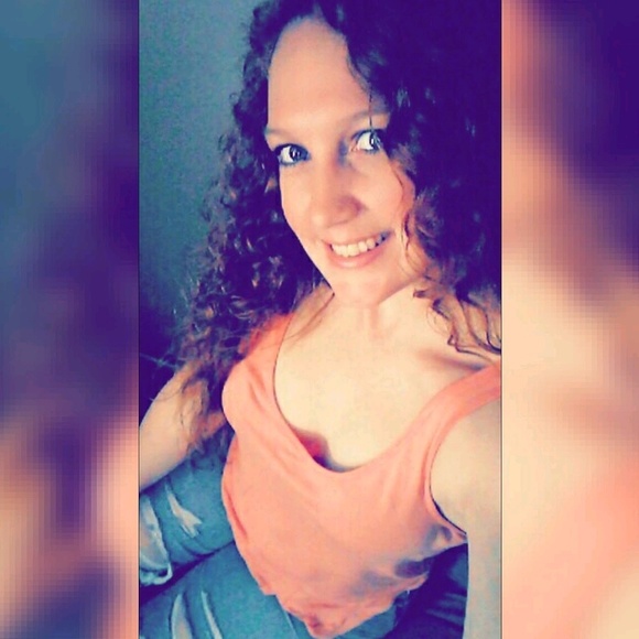Profile Picture of Erika Mathis (@erikamathis) on Poshmark