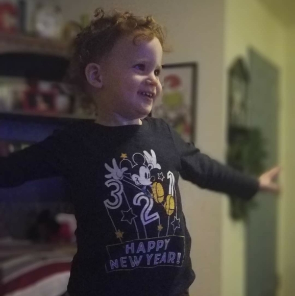 Profile Picture of Amy Scudder (@semperamy) on Poshmark