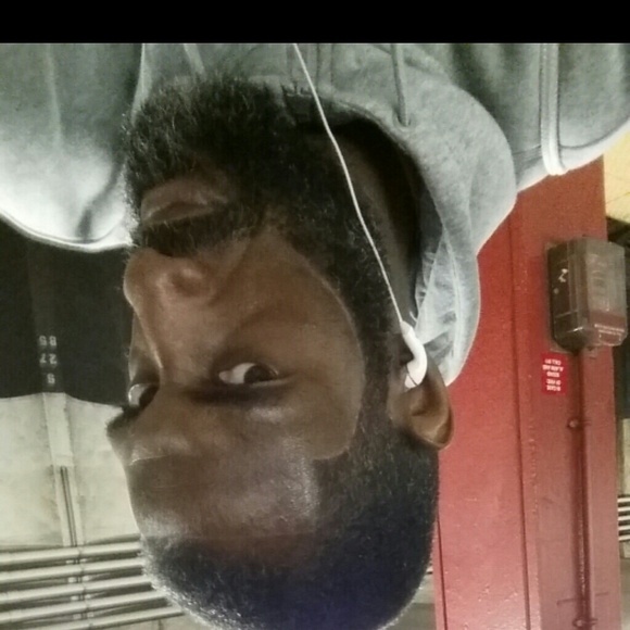 Profile Picture of Gary Ray (@geeray71) on Poshmark