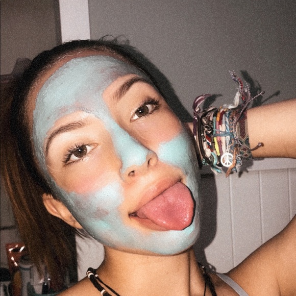 Profile Picture of Brooke Wodicka (@baodixka) on Poshmark