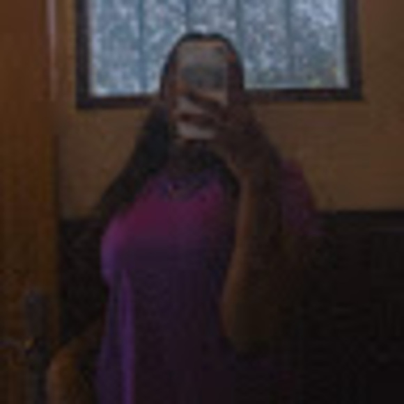 Profile Picture of Nadia Kule (@nadiakule) on Poshmark