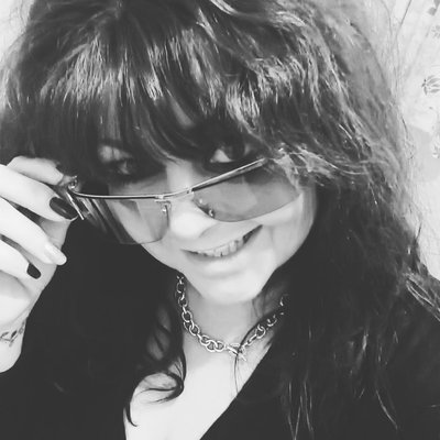 Profile Picture of Julia Herbert (@julialousie) on Twitter