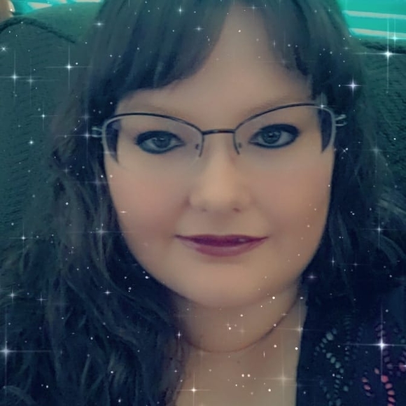 Profile Picture of Kasie Hushaw (@khushaw) on Poshmark