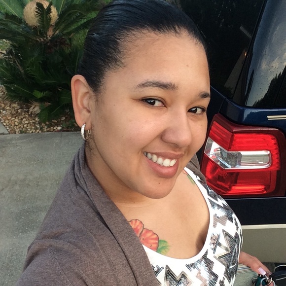 Profile Picture of Jenilee Havet (@bznchinita) on Poshmark