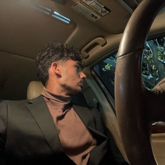 Profile Picture of Habibi Habibi (@habenerohabibi) on Poshmark