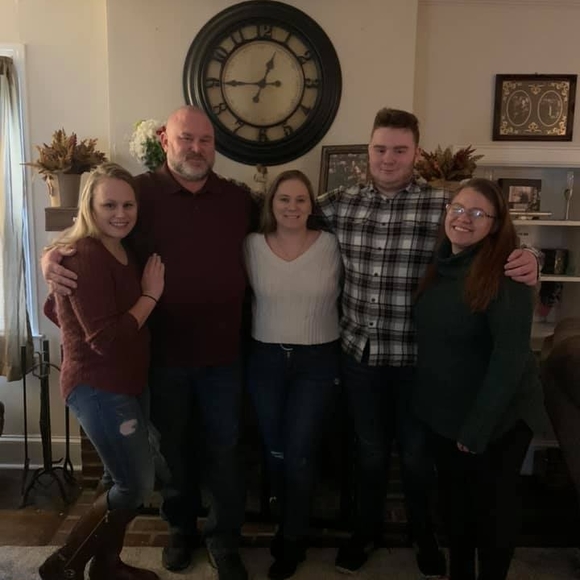 Profile Picture of Mindy Robertson (@mindy_robertson) on Poshmark