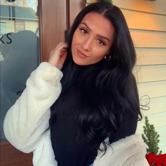 Profile Picture of Maggie Hackshaw (@miigggyyy) on Poshmark