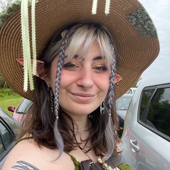 Profile Picture of Hallow Bunnie (@hallowbunnie) on Poshmark