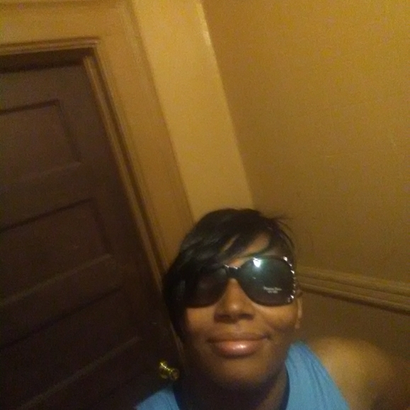 Profile Picture of Ladasha Sholtz (@7005) on Poshmark