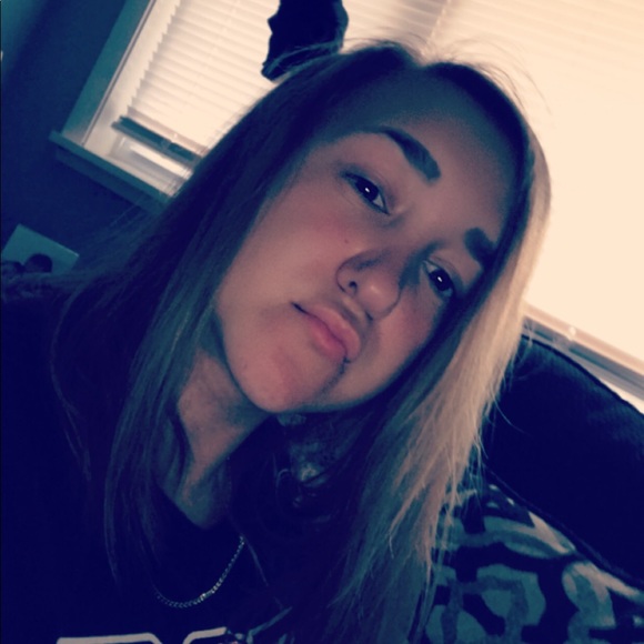 Profile Picture of Ava Craig (@craiga3) on Poshmark