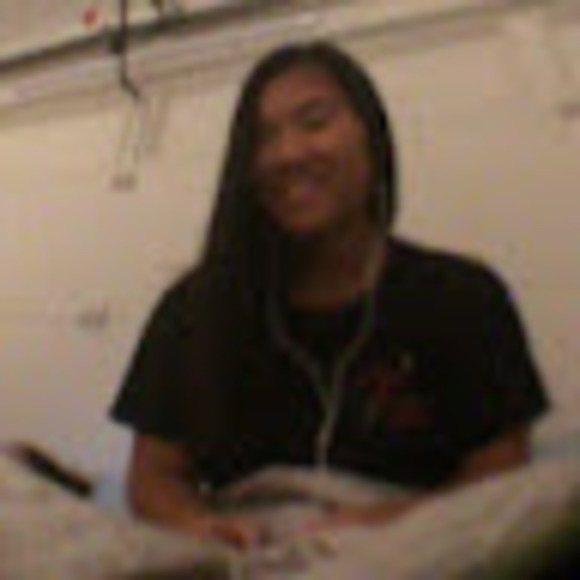 Profile Picture of Catherine Huynh (@ccqtherinee) on Poshmark