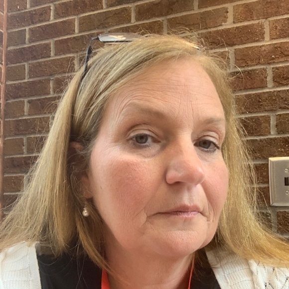 Profile Picture of Dawn Wright (@edawnw) on Poshmark