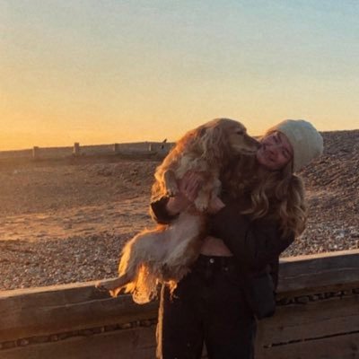 Profile Picture of Em (@EmilyLocker4) on Twitter