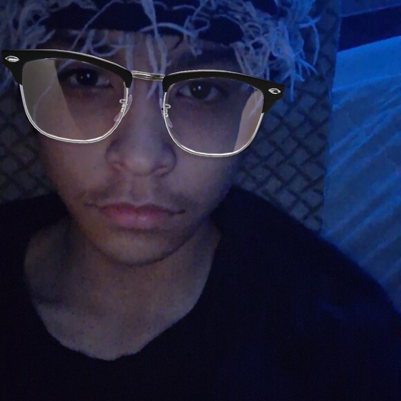 Profile Picture of Aaron Hernandez (@aaronisw) on Poshmark