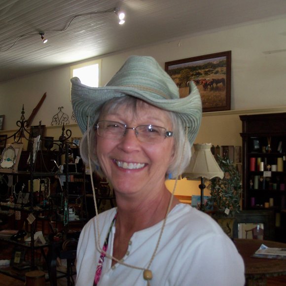 Profile Picture of Myrna Harff (@myrnaharff) on Poshmark