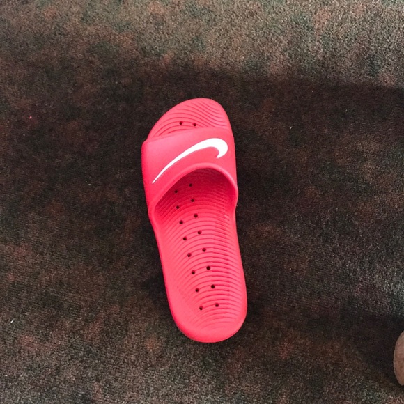 Profile Picture of Brett Bates (@pearlyvisions) on Poshmark