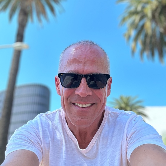 Profile Picture of Craig Cushman (@craigc7) on Poshmark