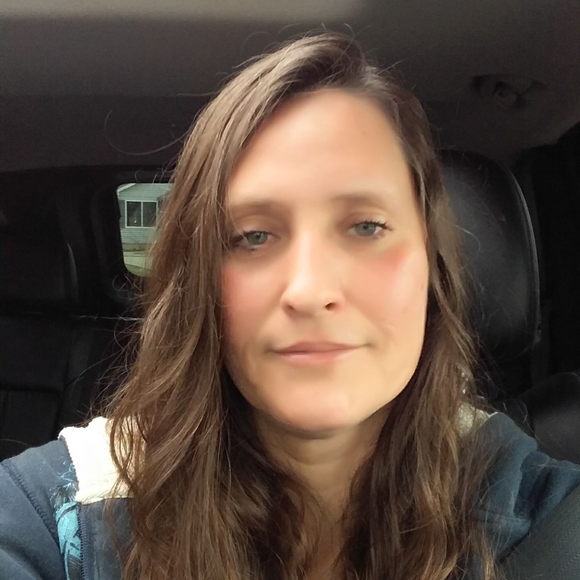 Profile Picture of Tracy Robb (@tracyrobb76) on Poshmark