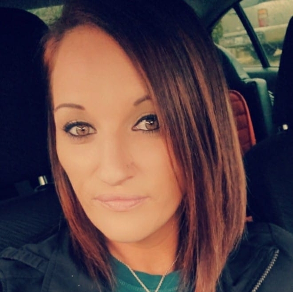 Profile Picture of Jennifer Graeser (@jennifergraeser) on Poshmark