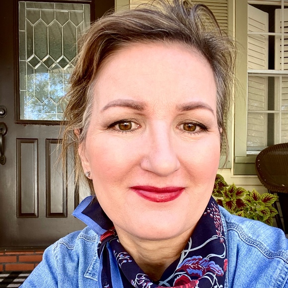 Profile Picture of Sandra Fackender (@sandrafackender) on Poshmark