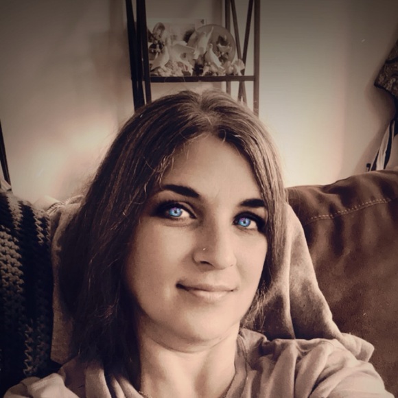 Profile Picture of Havilah Ostrinsky (@havsboutique) on Poshmark