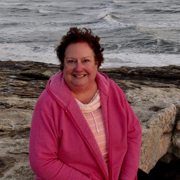 Profile Picture of Pam Longacre (@photomom1009) on Poshmark