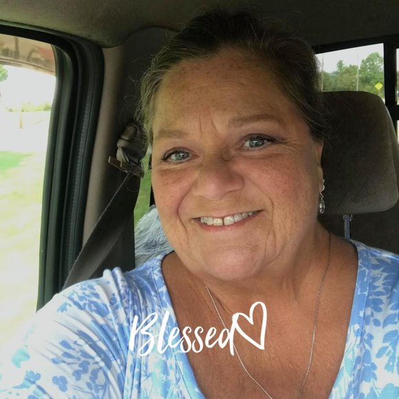 Profile Picture of Reeca Thompson (@bassin7679) on Poshmark