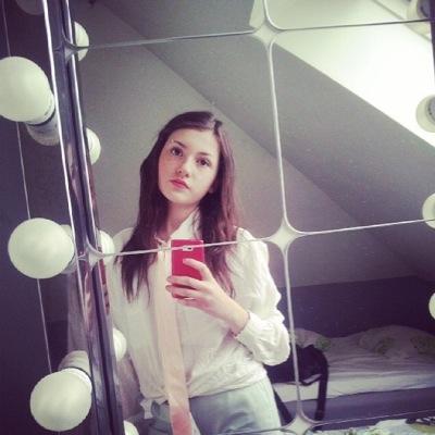 Profile Picture of Hanna Steen (@HannaDavidescu) on Twitter