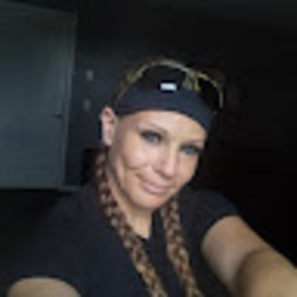 Profile Picture of Morgan Faulds (@fauldsmorgan) on Poshmark