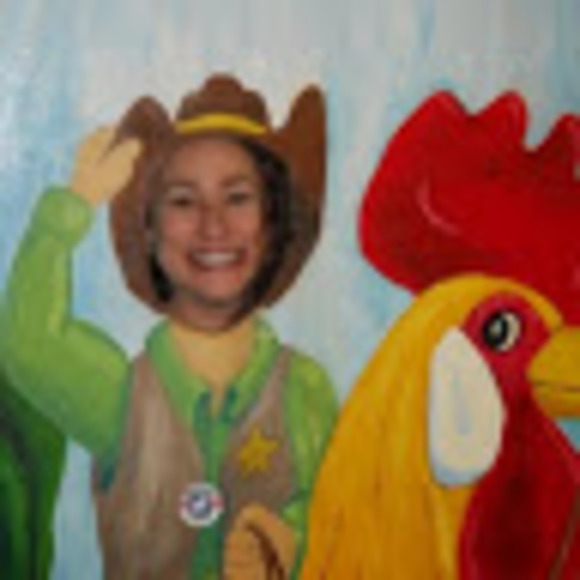Profile Picture of Heather Settle (@hoogerb) on Poshmark