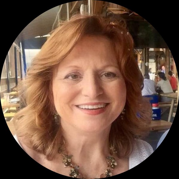 Profile Picture of Lori Sickinger (@prettyfindsllr) on Poshmark