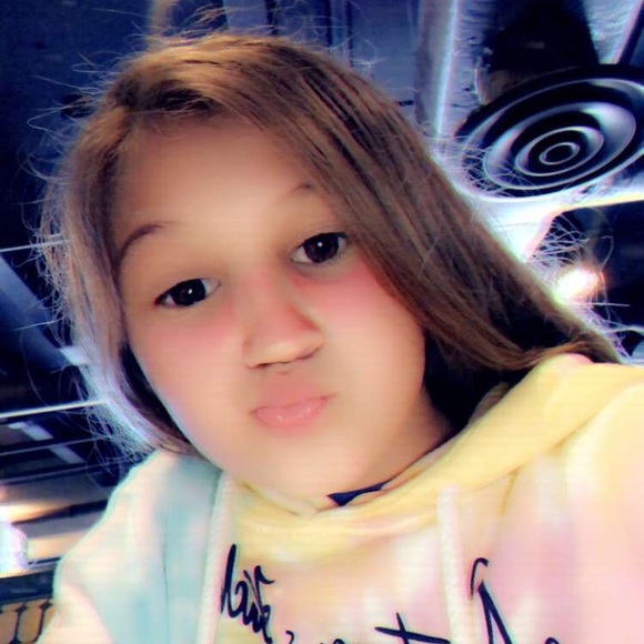 Profile Picture of Taylee Trahan (@taylee_trahan) on Poshmark