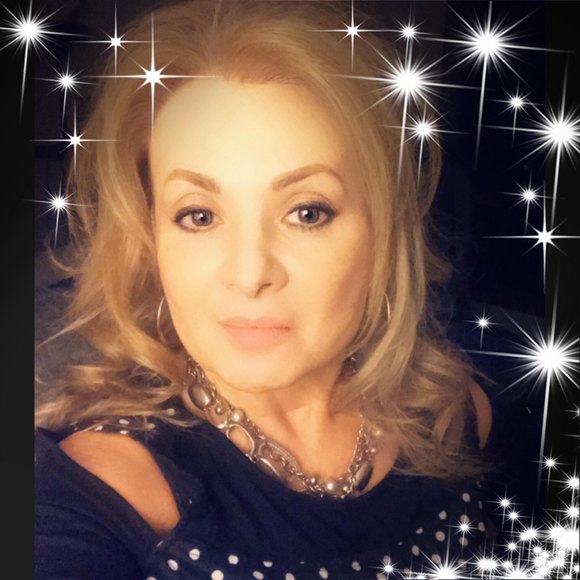 Profile Picture of Maureen Spaulding henderson (@moehenderson) on Poshmark