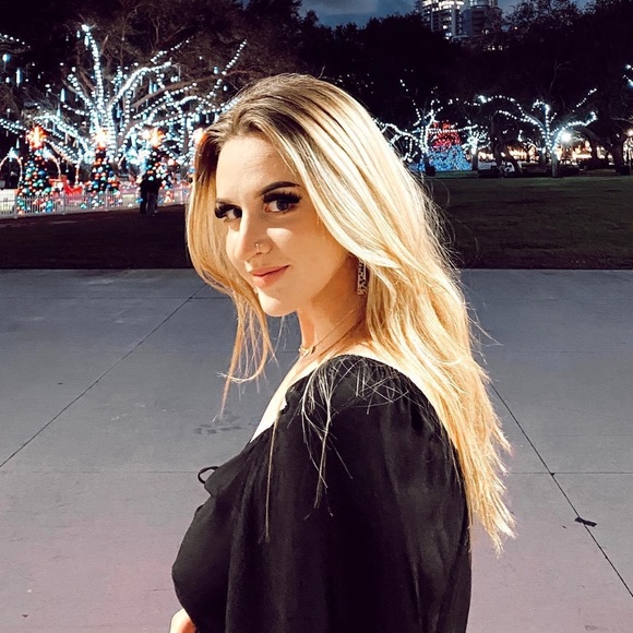 Profile Picture of Natalie Iafe (@natalieiafe) on Poshmark