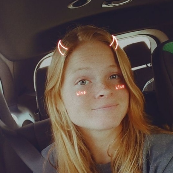 Profile Picture of Grace Vandivort (@redhair_girlyy) on Poshmark