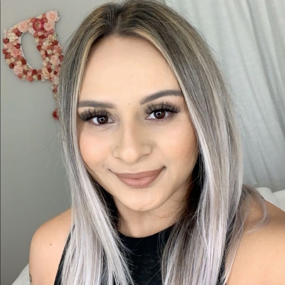 Profile Picture of Perla Celis (@perla_celis) on Poshmark