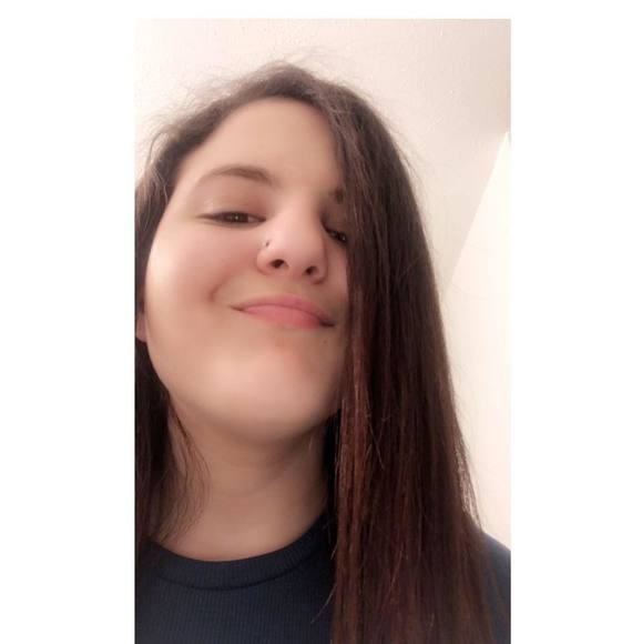 Profile Picture of Nichole Nichole (@nicholenichole0) on Poshmark