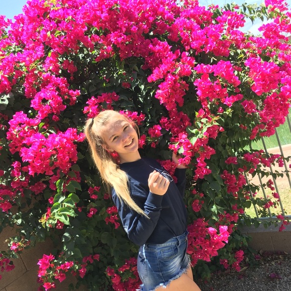 Profile Picture of Katherine Reese (@katreesespieces) on Poshmark