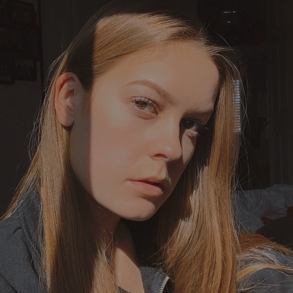 Profile Picture of Jenna Thorpe (@jenna_thorpe) on Poshmark