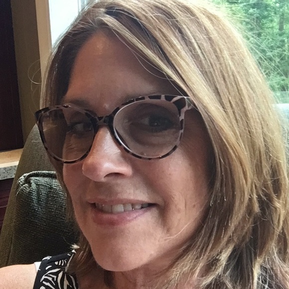 Profile Picture of Shari Colucci (@sharicolucci) on Poshmark
