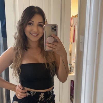 Profile Picture of Crystal Colon (@crystalelaine__) on Twitter