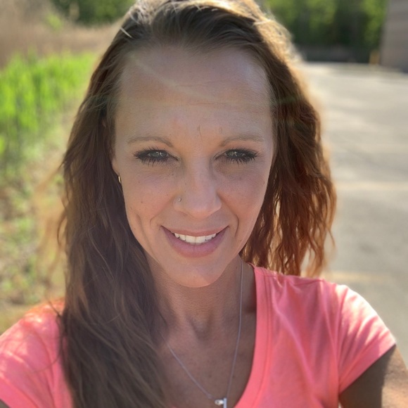Profile Picture of Kristina Ottaway (@kottaway00) on Poshmark