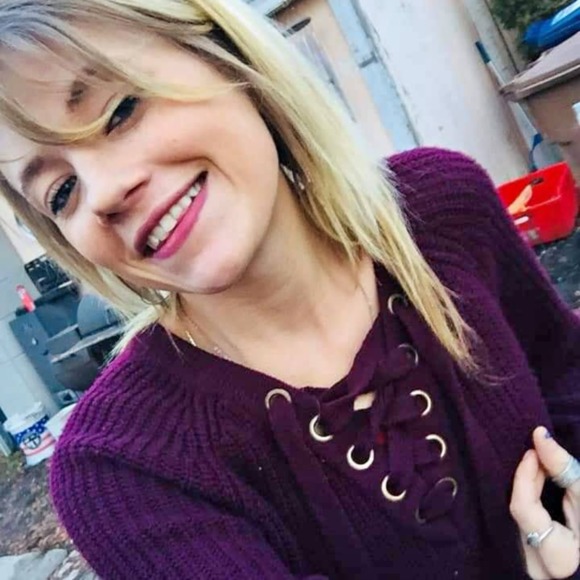 Profile Picture of Robyn Croneberger (@cronebergerr) on Poshmark