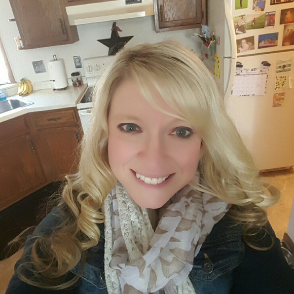 Profile Picture of Chrystal Schulze (@cms2249) on Poshmark