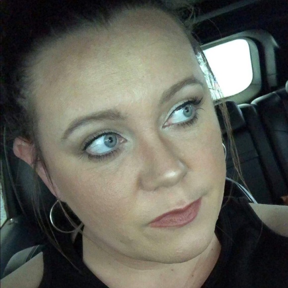 Profile Picture of Amanda Wink (@awink125) on Poshmark