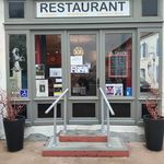 Profile Picture of restaurant le Dauphin 🐬 (@jonathandaloux) on Instagram