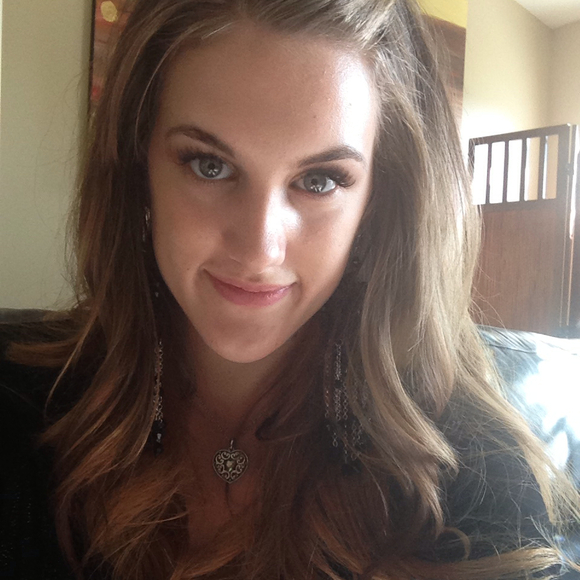 Profile Picture of Gabrielle Silvester (@bellesilvester) on Poshmark