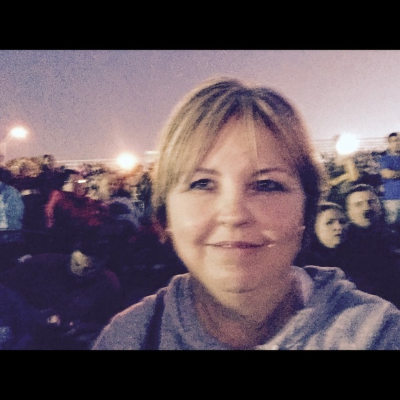 Profile Picture of Donna Pickett (@dpick1) on Poshmark