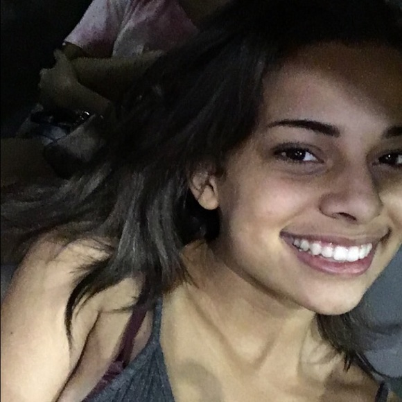 Profile Picture of Charlotte Wilson (@charlottewilsn) on Poshmark
